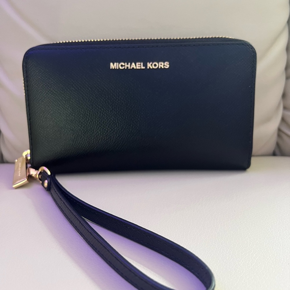 ๐ Michael Kors, leather phone case and wallet๐ด๐ฆnew๐๐๐ฅฐ๐๐๐๐๐๐๐๐๐ - Picture 5 of 5